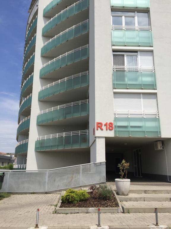 Caraway Apartment Орадя Экстерьер фото